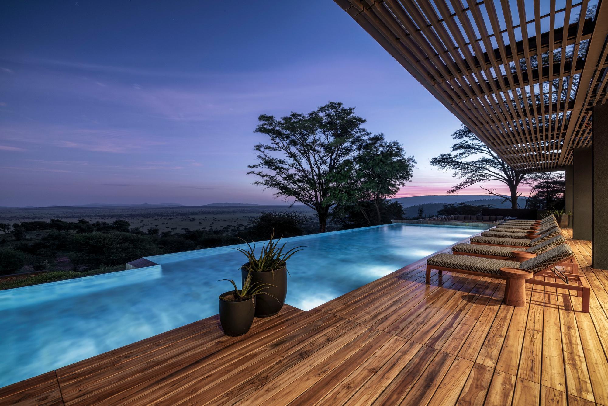 Serengeti Sopa Lodge Gallery Image